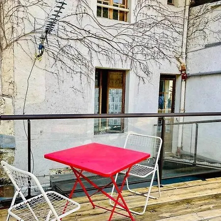 L'aquarium, Parking Gratuit, Garage Moto Et Velo * Talloires
